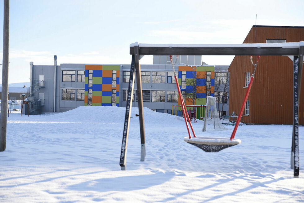 Elev­er på Laks­elv bar­ne­sko­le opp­le­ver å ikke få un­der­vis­ning­en de har krav på, grunn­et mang­len­de res­sur­ser.
 Foto: Sara Olaussen Stensvold