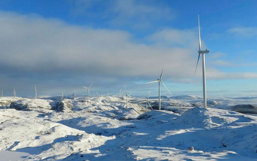 Storheia vindpark i Åfjord kommune på Fosen, er med sine 80 turbiner Norges største. Det kontroversielle vindkraftverket befinner seg i det som tidligere var sørsamisk reinbeiteland.
 Foto: Fosen vind