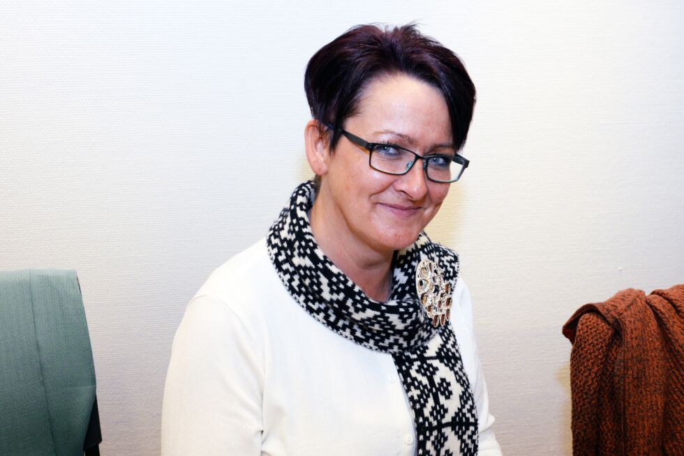 Yrja Hammer kaster kortene lokalt og skal nå konsentrere seg om vervene i landstyret og samepolitisk enhet.
 Foto: Steinar Solaas