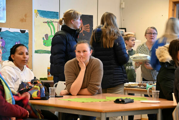 Fullt hus og skummel tunnel i kjelleren