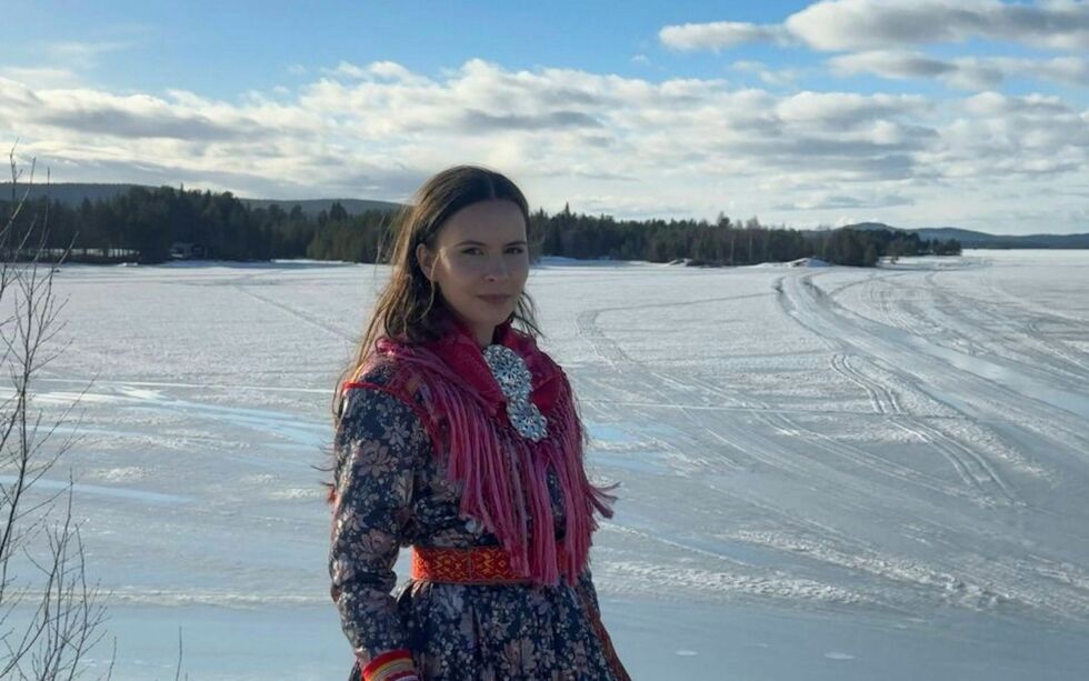 ElleMina Kuoljok Baer er en samisk duojár.
 Foto: Filippa Nordlund
