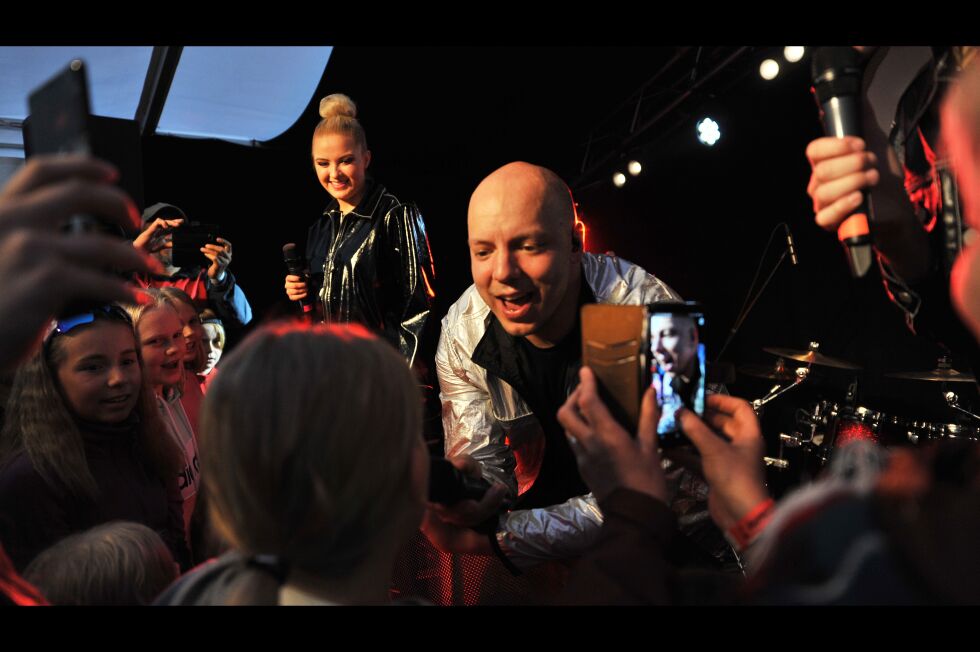 LOKAL SANGFUGL: Norma Riise-Bjørnstrøm fikk synge med Fred i KEiiN0.
 Foto: Erik Brenli