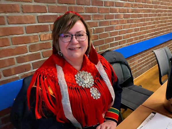 Savio rykker frem mot torget