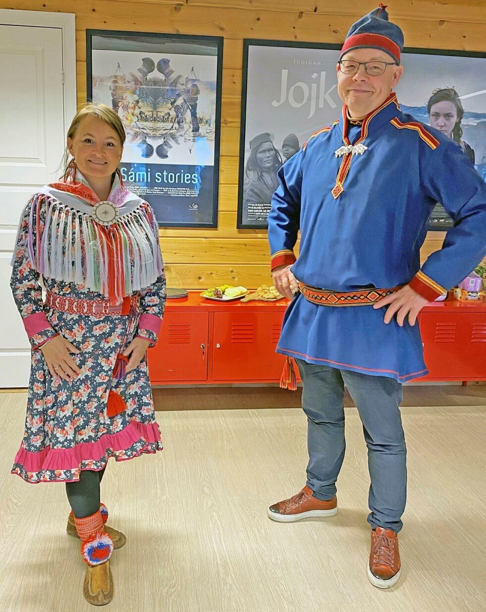 Direktør ved Internasjonalt Samisk Filminstitutt i Kautokeino, Anne Laila Utsi og sametingsråd Henrik Olsen (NSR). Foto: Jenna Rasmus, ISFI