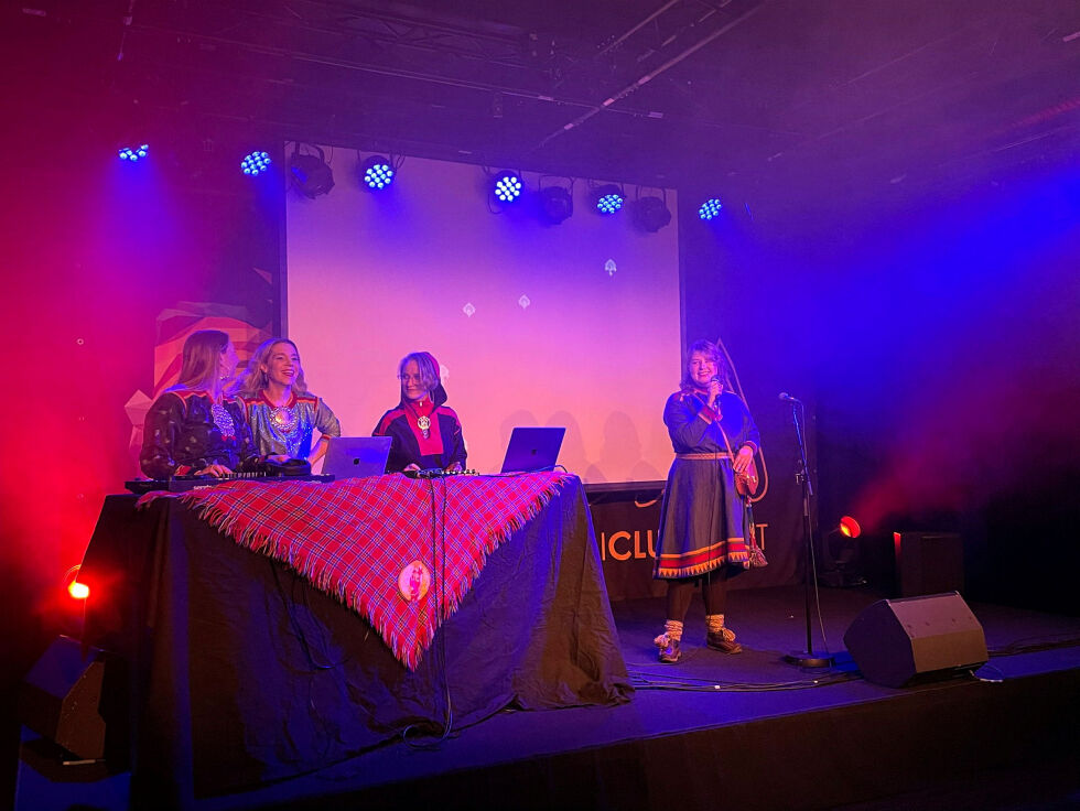 Erle Bårdsdatter Sæther i IDJA ønsket danseglade besøkende til nattklubben.
 Foto: Hannah Persen