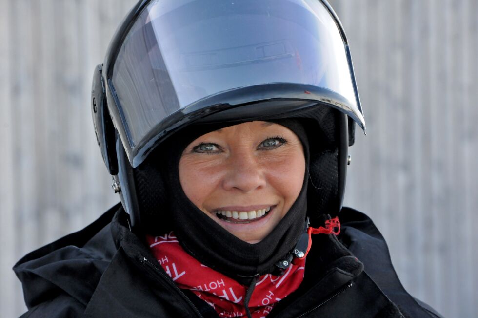 Statsråd Monica Mæland følger opp tvangssammenslåingen Stortinget har bestemt. Her er hun på skutertur i Kautokeino torsdag.
 Foto: Stein torger Svala