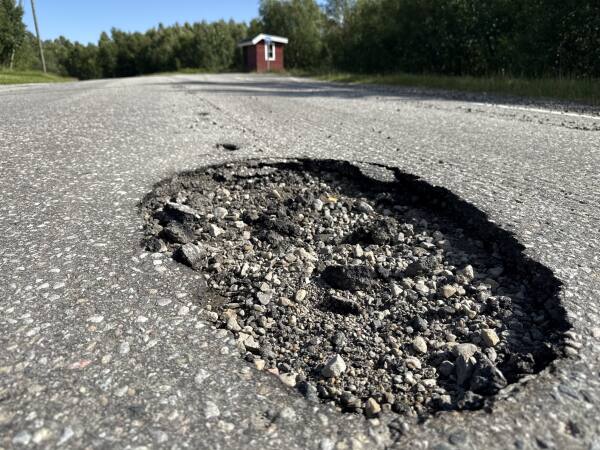 Om de hullete veien i Lakselv