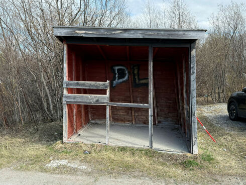 Bekymret for unger som leker i busskuret