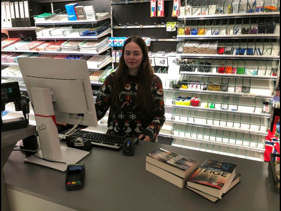 Marita Sagen er en av flere som mister jobben, og hun synes i tillegg det er leit med tanke på alle de faste kundene til Notabene bokhandel i Kirkenes.