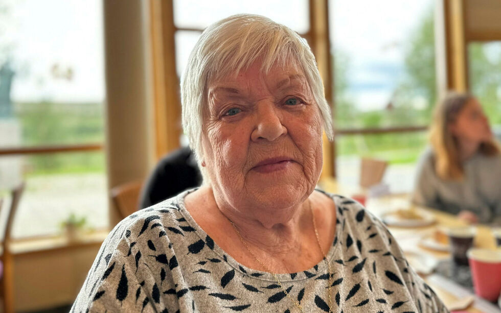 Det gikk tre år fra faren Osvald Loe ble drept til dattera Lilla fikk vite om det. – Alt rundt denne saken har nærmest vært holdt skjult, og det er bra av historielaget I Sør-Varanger arrangerte denne fine markeringa, sier hun.
 Foto: Hallgeir Henriksen