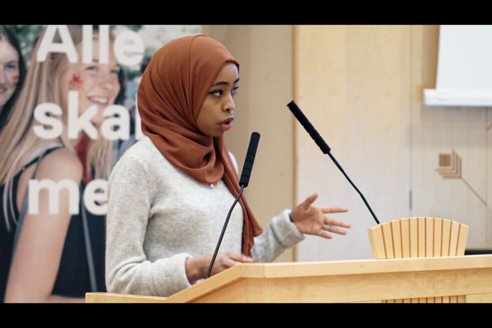 Da Samira Mohammed (21) holdt sitt aller første innlegg som kommunestyrerepresentant i Harstad, valgte hun å tale samenes sak.
 Foto: Privat