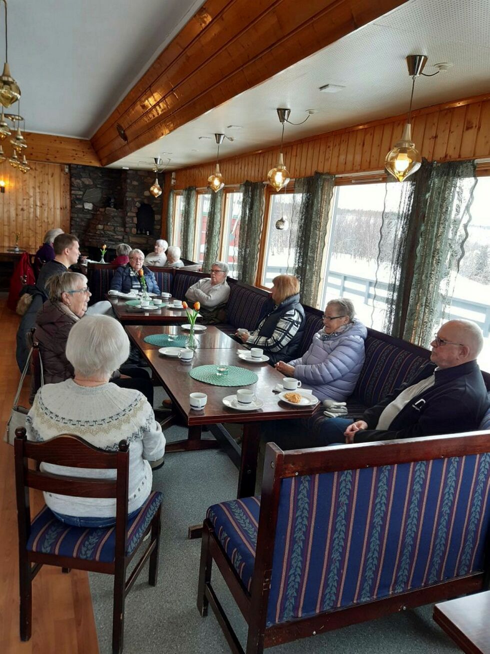 Hele 45 per­so­ner møt­te opp da Nei­den hel­se­lag ar­ran­ger­te kafé på Nei­den­kroa, spe­si­elt retta mot eld­re og ens­li­ge eld­re, sjøl om alle var vel­kom­men. Foto: Odd Myhre
 Foto: Odd Myhre