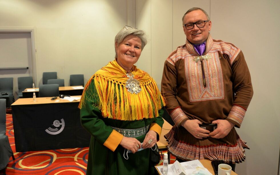Elisabeth Erke og Hans Ole Eira tar eksklusjonssaken med stoisk ro. De ønsker ikke å kommentere de nye opplysningene fra partikontoret nå.
 Foto: Steinar Solaas