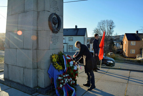 Nesten slåssing ved frigjørings--monumentet