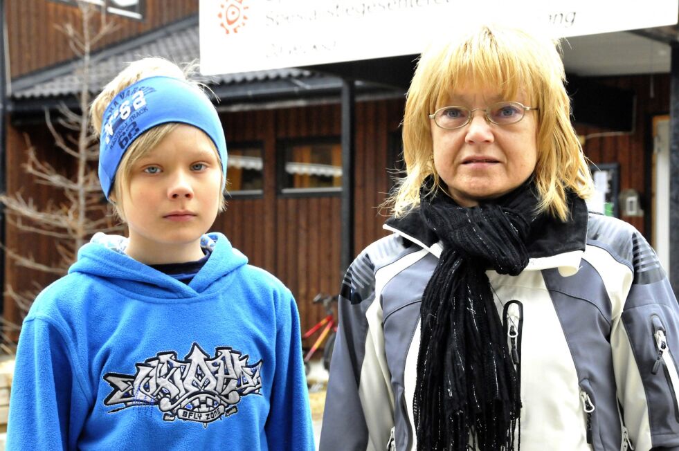 9. mai 2009: Ann-Mari Vuolab anmelder mobbingen av sin 13-årige sønn, Arnar for hun vil ha slutt på volden ved skolen.
 Foto: Stein Torger Svala