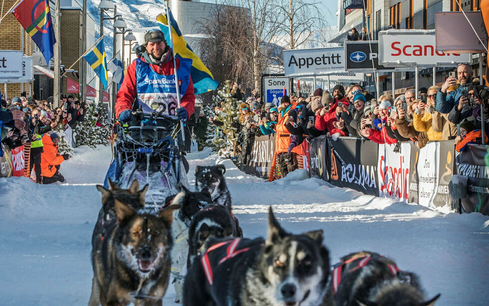 Svenske Petter Karlsson vant en klar seier på den lengste distansen under Finnmarksløpet.
 Foto: Steinar Vik