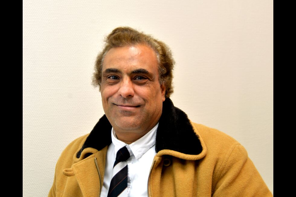 49-årige Mustafa, eller Steve om du vil, Naaseh fra Aleppo i Syria vil tjene penger til familien i Aleppo, men sliter med å finne lønnet arbeid i lakselvområdet. Fordi han ikke har lov å kjøre bil i Norge, må jobben være i sykkelavstand.
 Foto: Sonja E Andersen