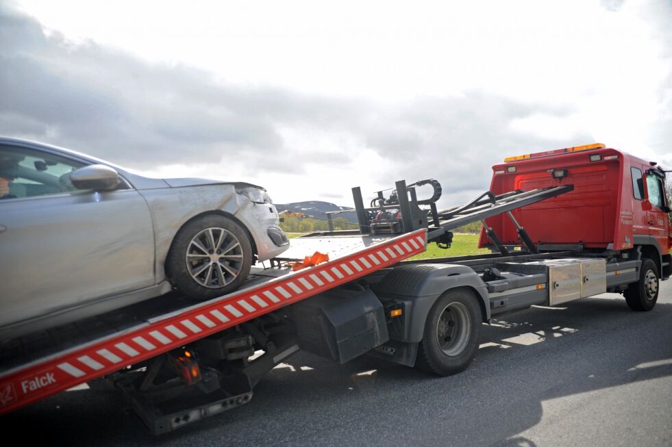 De to personene i bilen er sendt til Kirkenes sykehus.
 Foto: Karen Denisova