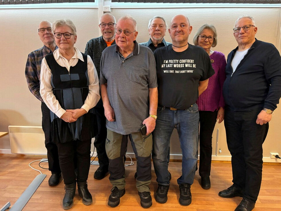 Styret i Pensjonistforbundet Finnmark. Fra venstre Tor Magne Olsen, 2. nestleder Solveig Zahl-Johansen, 1. nestleder Roald Basma, 2. varamedlem Knut Arnestad, Bjarne Store-Jakobsen, 1. varamedlem Arve Nilssen, Wenche Lange og leder Arne Josvald Sabbasen. Styremedlem Anton Dahl og 3. varamedlem Margot Thomassen var ikke til stede.
 Foto: Kirstin Biti Johansen