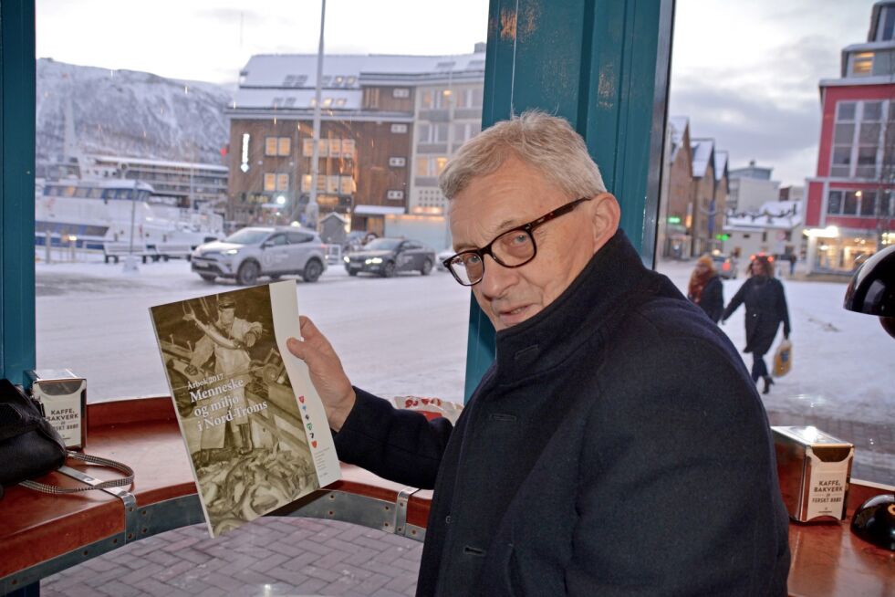Det er Leif-Harry Hansens siste år som redaktør av Menneske og Miljø i Nord-Troms, og han avslutter med stil. Boken innehar mange interessante historier fra nordområdet.
 Foto: Elin Margrethe Wersland
