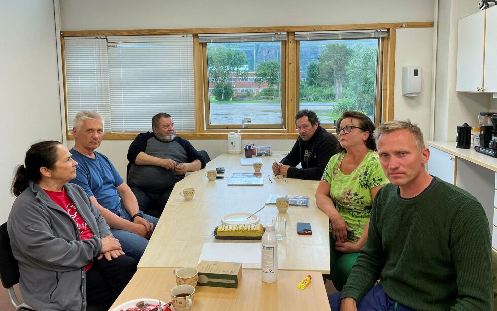 Ike i løpet av sine tjue år i styret, har Nils-Roger Pettersen sett slik frustrasjon etter et møte som sist mandag. Her er styret samlet. Fra venstre Ragnhild Aronsen, Øyvind Johansen, Terje Danielsen, Øyvind Lindbäck, Airin Sandslett og Nils-Roger Pettersen.
 Foto: Lakselv grunneierforening