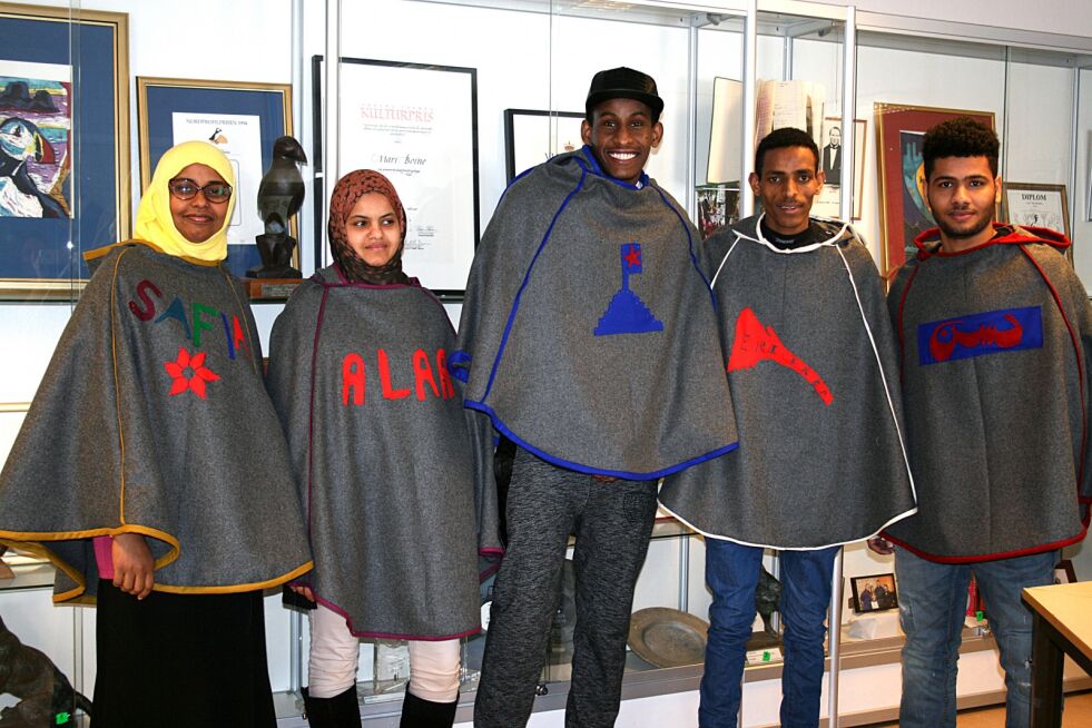 Fra venstre Nakwa Ahmed Elmi, Alaa Mohamed Ahmed Mohamed, Faysal Abdikarim Mohamud, Robel Ghebremariam Haile og Hassan Mohammed Ahmed.
Foto: Samisk språk- og kultursenter