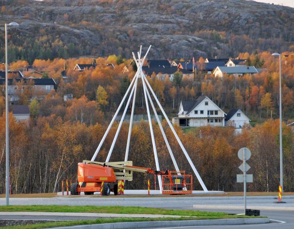 Lávvu i rund­kjøringa