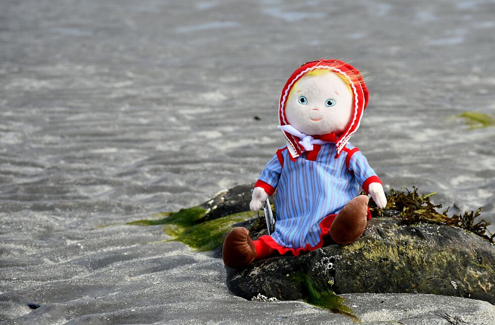 Heidi Persen har skapt dukken Ingá for å formidle historier fra den sjøsamiske kulturen til barn. Dukken er oppkalt etter Persen sin mor, og det er hennes historier som dukken skal gjenfortelle.
 Foto: Irene Andersen