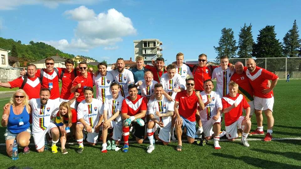 FA Sápmis fotballherrer med støtteapparat gjorde sine saker bra i Conifa World Cup med en 5. plass.
 Foto: Privat