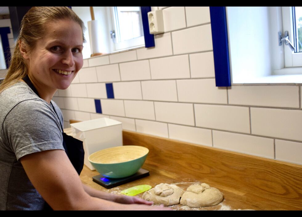 Kine har alltid trivdes med baking, og gjør det nå til et levebrød.
 Foto: Birgitte Wisur Olsen
