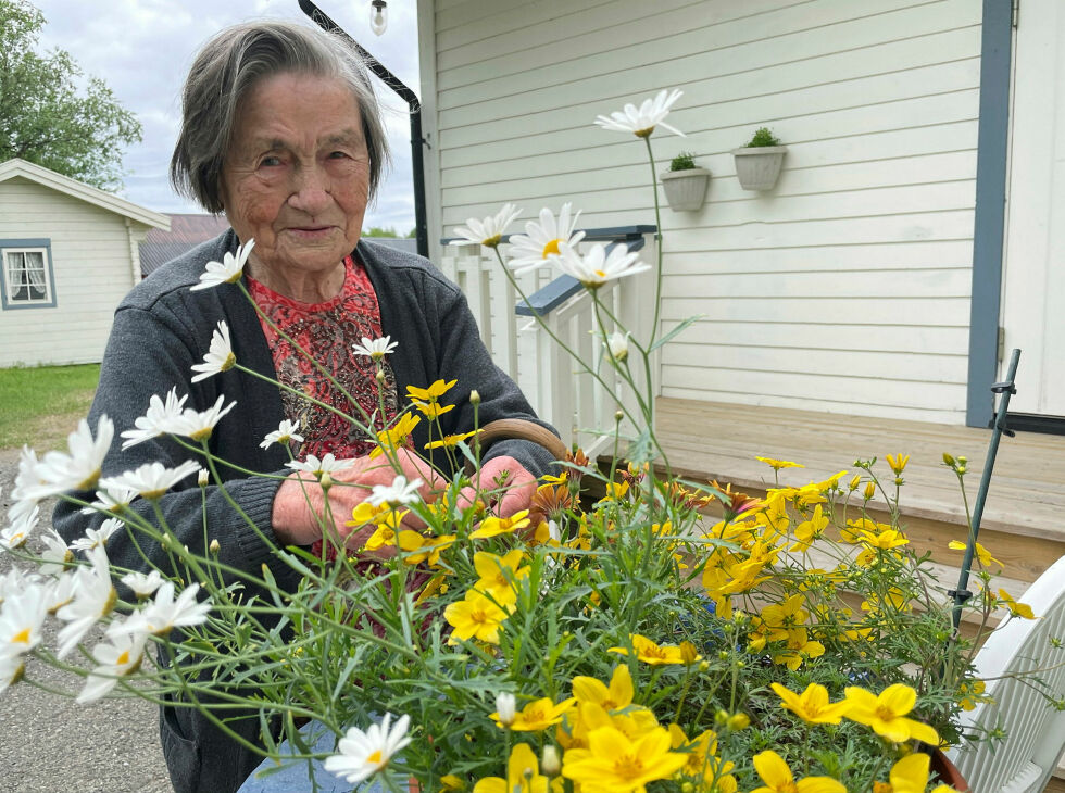 Anna Tobiassen fikk oppleve 102 bursdager. Bildet er tatt like før hun fylte 100 år.
 Foto: Birgitte Wisur Olsen