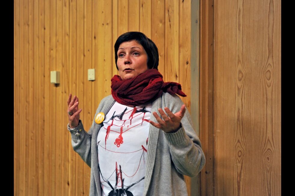 Aili Keskitalo sa hun vil jobbe mot vindkraftplanene som ble presentert på folkemøtet.
 Foto: Erik Brenli