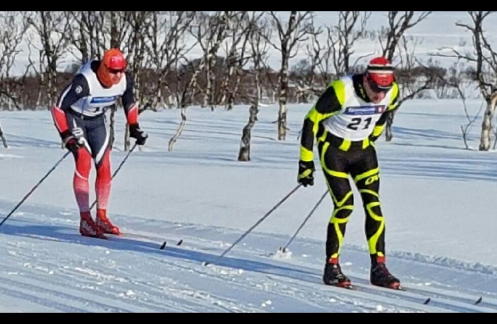 Hans Henrik Kristiansen (foran) lot klubbkameraten fra Polarstjernen, Lars Roard Larsen, vinne maratonløpet.
 Foto: Torbjørn Ittelin