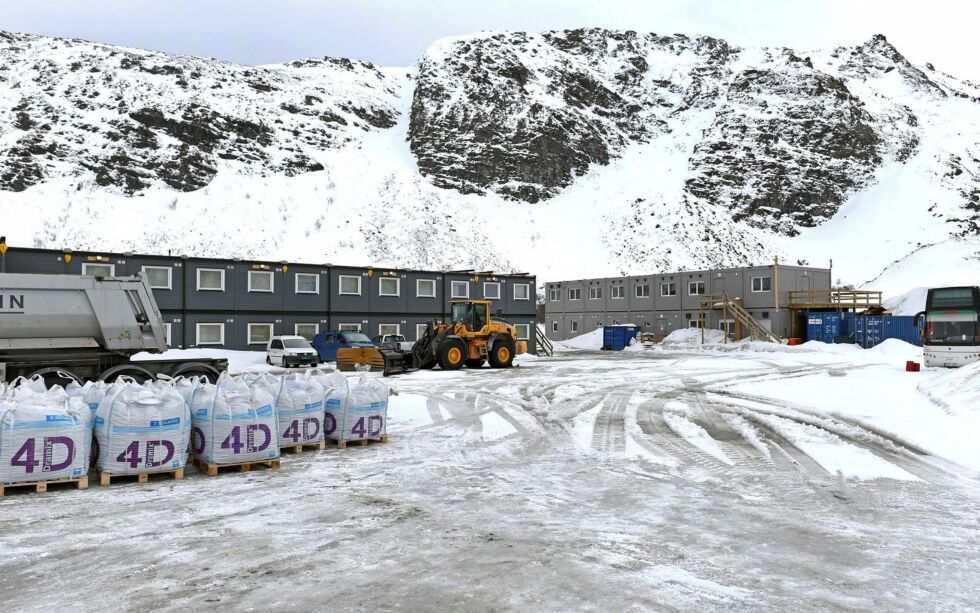 Skanskas anleggsrigg i Skarvbergvika.
 Foto: Marius Thorsen