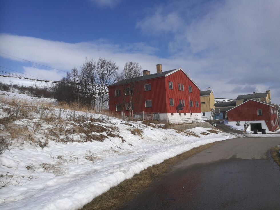 Dette huset mener Nesseby kommune er verdt nær 500.000 kroner, mens det høyeste budet som kom inn, var langt lavere.
 Foto: Erik Brenli