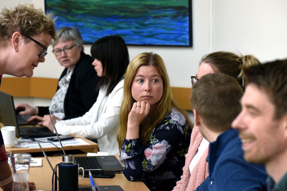 Trine Persen (i midten) var en av fire søkere til stillingen. Helt oppe til venstre ser man rådmann Bente Larssen.
 Foto: Marius Thorsen