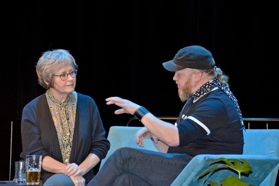 Redaktør i avisen iTromsø, Egon Holstad, i samtale med festivalsjef Martha Otte om årets program. Under presentasjonen ble det viet god tid til å snakke om filmen Dirty Dancing og dance-along.
 Foto: Elin Margrethe Wersland