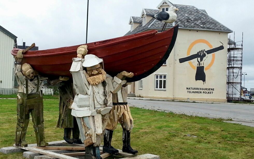 Årboka for Vardø inneholder 330 sider med artikler og bilder knyttet til fiskeri.
FOTO: ÅRBOK VARDØ