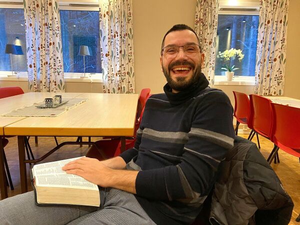 – Det er samisk å være «klemmete»
