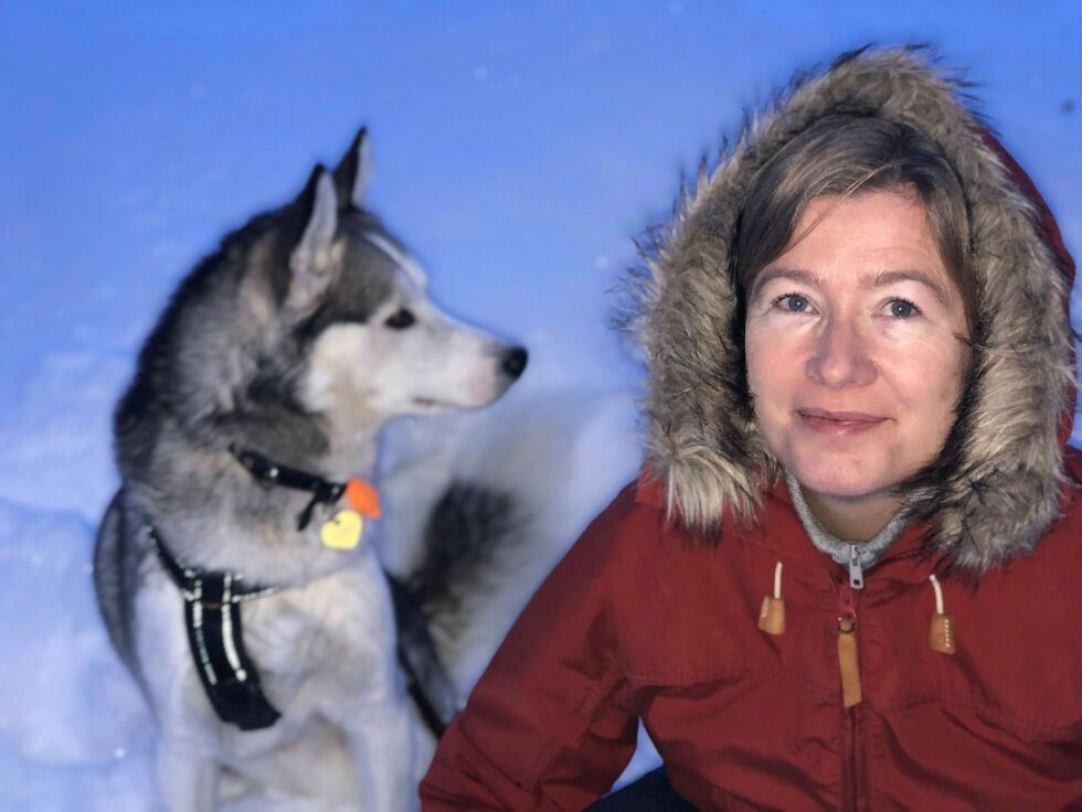 Christine Smith-Simonsen, som selv har en huskey, har skrevet boken “Vinterens Vakreste Eventyr”. Historikeren forteller den 40-årige historien til Finnmarksløpet, formidlet med fortellinger og bilder som setter menneskene og hundene i forgrunnen, melder Finnmarksløpet. Foto: Ingvild-Folkenborg.
 Foto: Ingvild-Folkenborg/Finnmarksløpet
