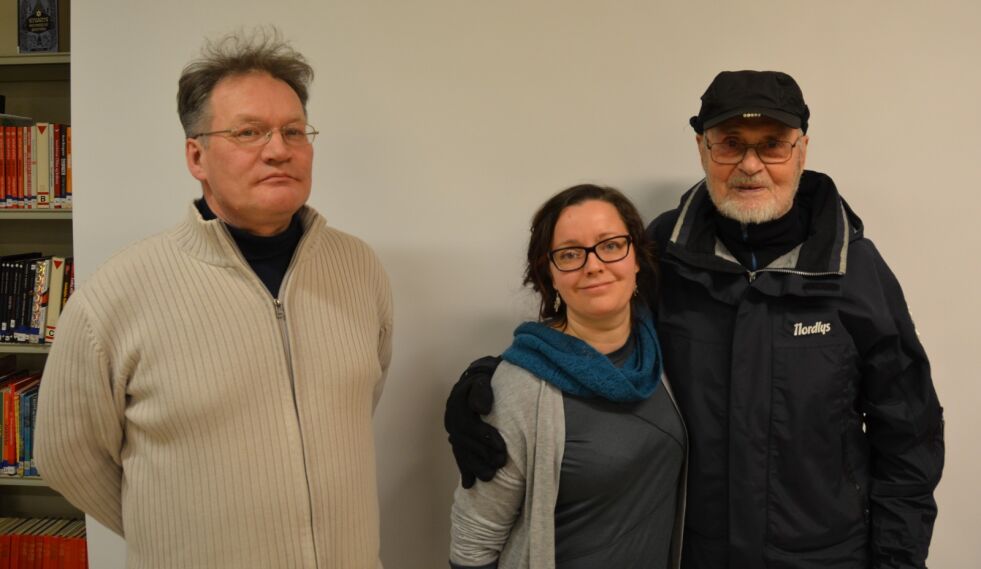 Lars Paulsen, Riinakaisa Laitila og Sverre Opdahl er alle stolte tradisjonsbærere i Porsanger.
 Foto: Roger Albrigtsen