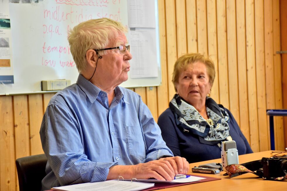 Magnar Mikkelsen og Åse Paulsen var tidsvitner da Veidnes brant i 1944. Begge er gode og engasjerende fortellere.
 Foto: Helge Ovanger