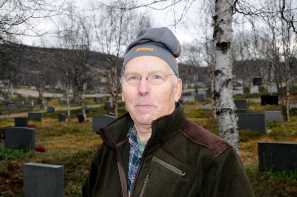 Har fotografert nær 6.000 graver