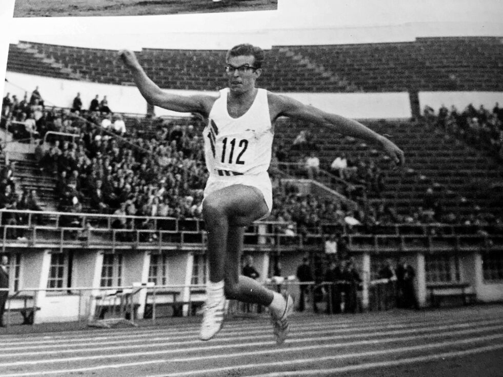 Norgesmester i tresteg og forfatter av boka «Stedsnavn i Sør-Varanger», Kjell-Arthur Paulsen, er blant de store idrettsnavna fra Finnmark. Her fra en landskamp på Bislett i 1967.
 Foto: Privat