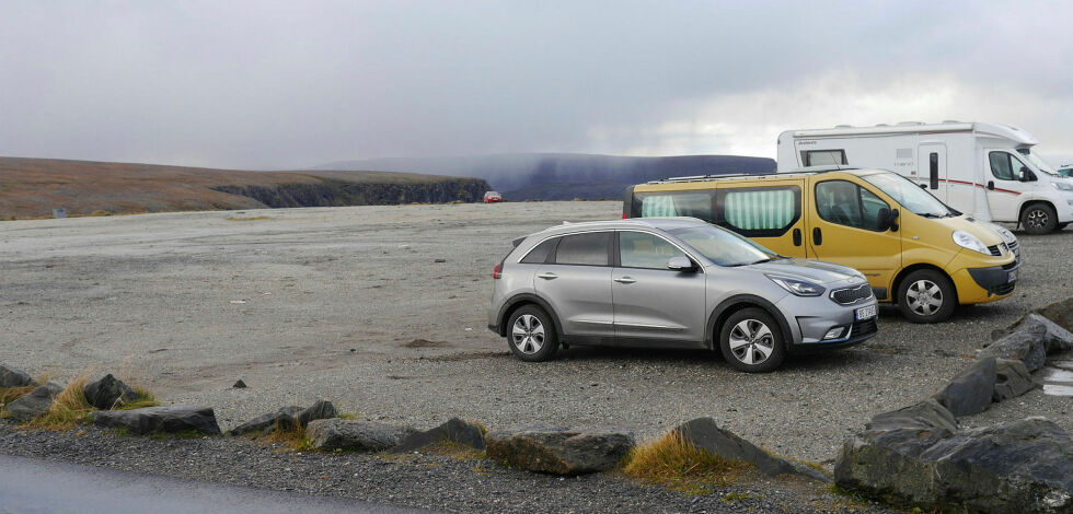 Scandic Hotels har søkt Nordkapp kommune om løyve for å kunne ta adkomstavgift i tråd med friluftslovens paragraf 14 på Nordkapp. Man beregner samlet avgiftsbeløp i 2024 til vel 8,8 millioner kroner. Av dette utgjør avgift for parkering 4,8 millioner kroner.
 Foto: Geir Johansen