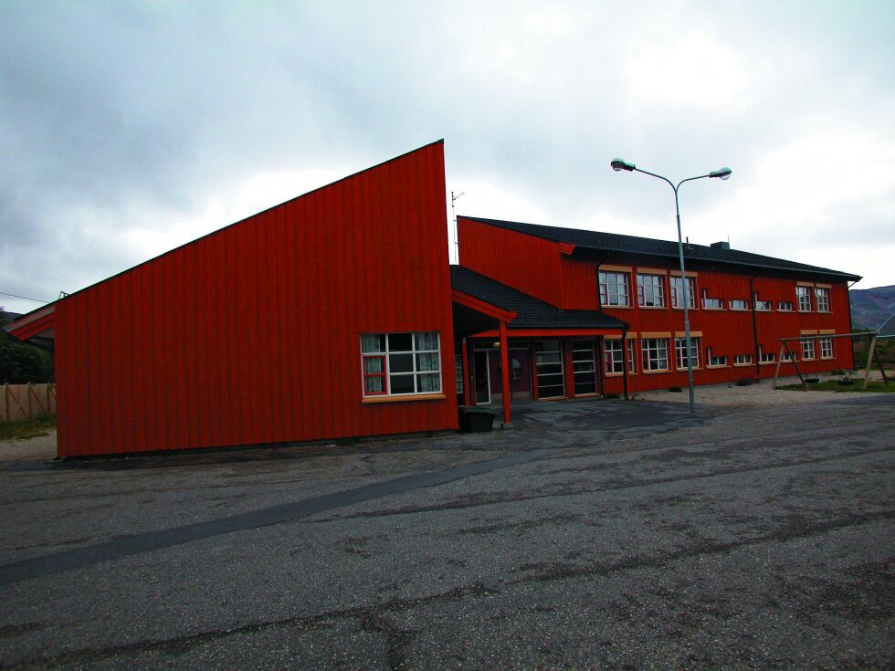 Tverrpolitisk liste (TLP), fagmiljø og foreldre vil at kommunen skal legge den nye skolefritidsordningen i sin helhet til Lilleskolen - den nyeste delen av barneskolen (bildet).
 Foto: Lars Birger Persen (Arkivfoto)