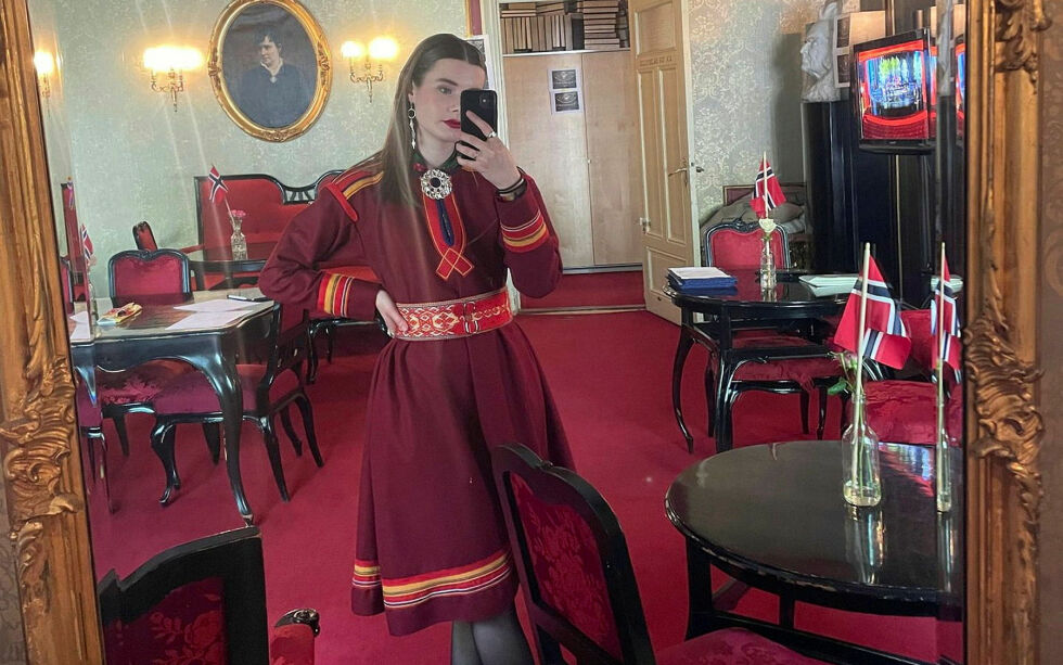 Den samisk-norske slampoeten Ida Helene Benonisen inntok scenen under Nationaltheatrets festligheter. – Det gikk fint! Jeg er fornøyd med egen innsats og tilbakemeldingene fra både publikum og teateret var veldig positive.
Foto: Privat