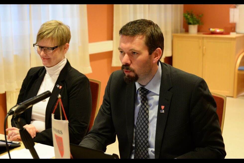 Varaordfører Viveka Teräs (H) og ordfører Svein Erik Kristiansen (H) konstaterer at kommunestyret ikke greide å velge bort noen potensielle partnere.
 Foto: Steinar Solaas