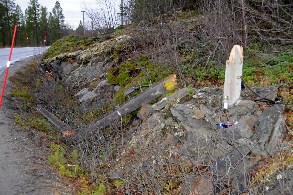 Relacom AS har vedtatt et forelegg på en million kroner etter fallulykken ved Langvasseid i oktober 2016, der den 61 år gamle Ole-Bastian Svendsen omkom etter at stolpen vi ser restene av her knakk.
 Foto: Hallgeir Henriksen