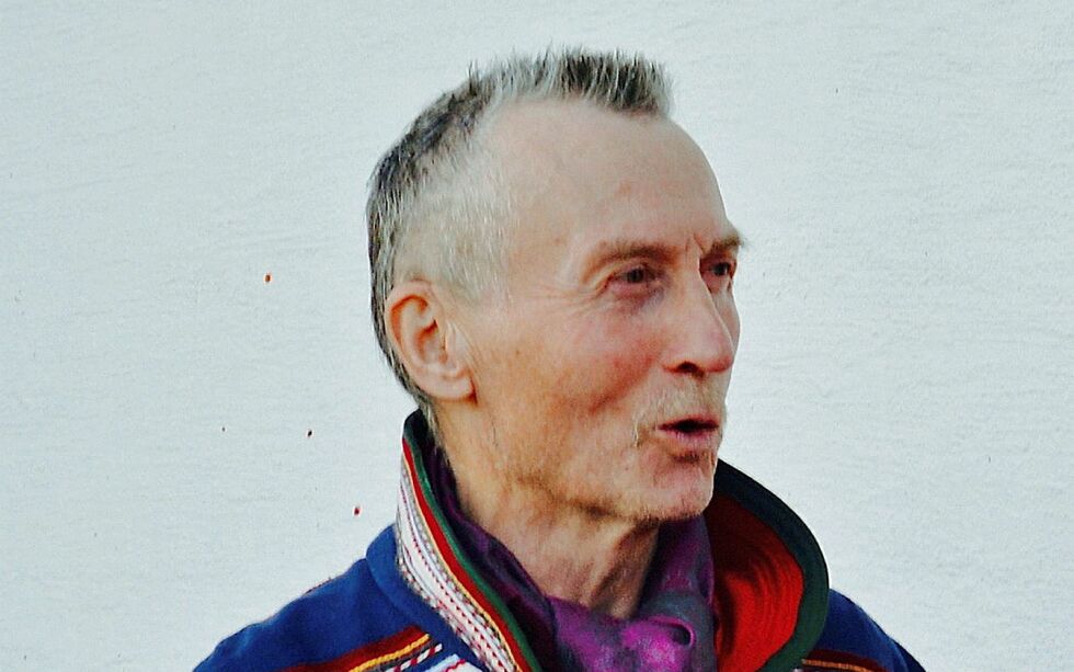 Et musikkfond for samiske barn, SÁMJAM, etableres. Grunnleggeren er sangtekstforfatter, komponist, joiker, sanger og musiker Issát Sámmol/Isak Samuel Hætta fra Máze.
 Foto: Elin M. Wersland